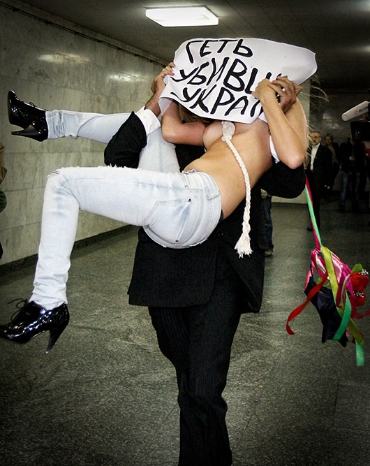 DÜNYA'NIN EN ÇIPLAK PROTESTO GRUBU FEMEN