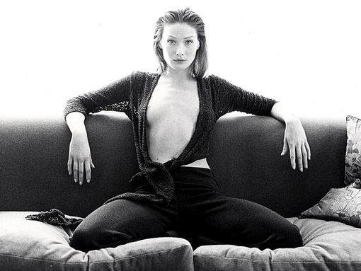 CARLA BRUNİ ÇIPLAK RESİMLERİ İLE BAŞI DERTTE