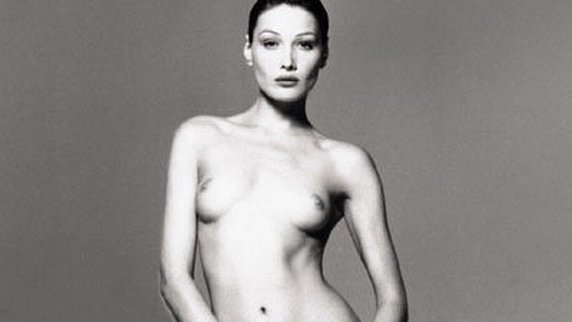 CARLA BRUNİ ÇIPLAK RESİMLERİ İLE BAŞI DERTTE