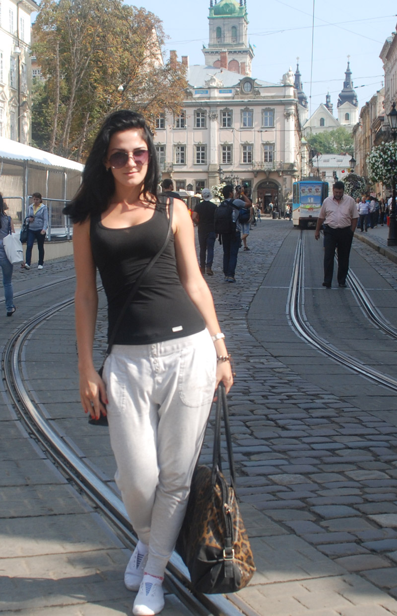 LVIV KIZLARI SOKAKLARI PODYUMA ÇEVİRDİ 