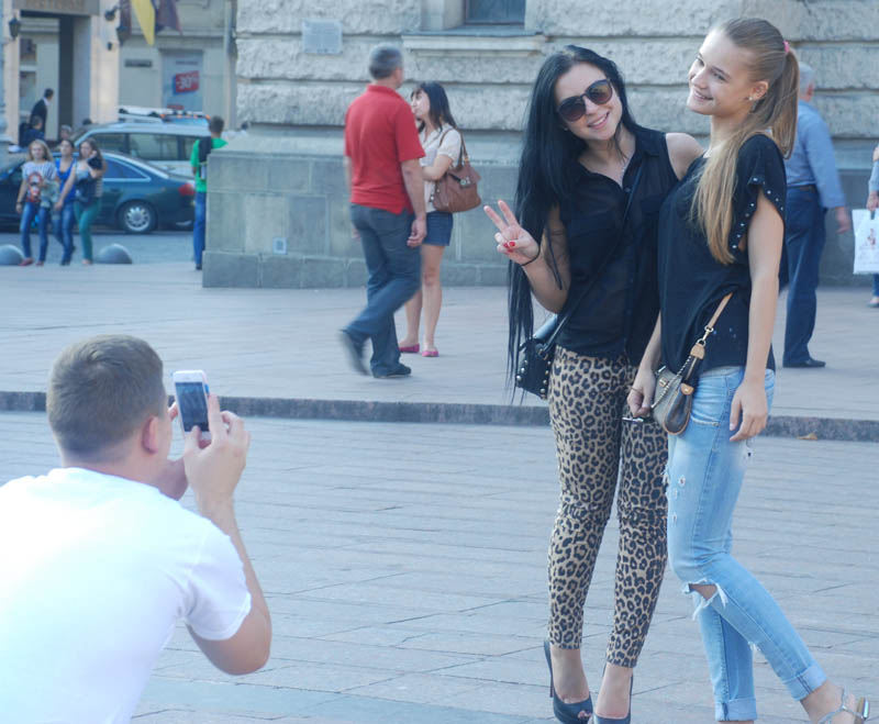 LVIV KIZLARI SOKAKLARI PODYUMA ÇEVİRDİ 