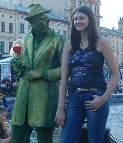 LVIV KIZLARI SOKAKLARI PODYUMA ÇEVİRDİ 