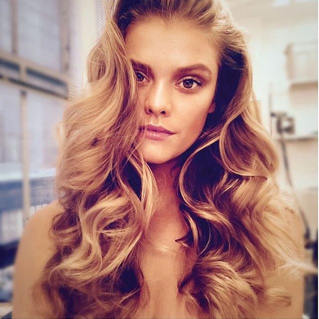 DANİMARKA'NIN SÜPER MODELİ '' Nina Agdal ''