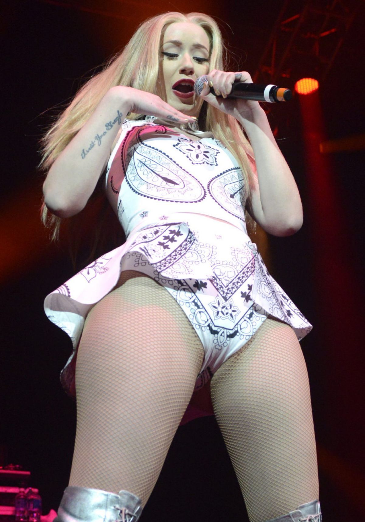 SEKSİ VE MUHTEŞEM '' IGGY AZALEA '' 