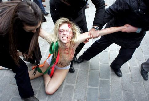 FEMEN İSTANBUL'DA OLAY YAPTI