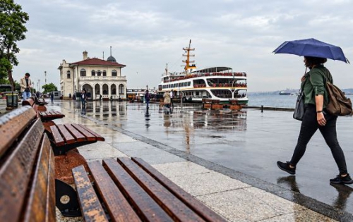 İSTANBUL'A YAĞIŞ GELİYOR